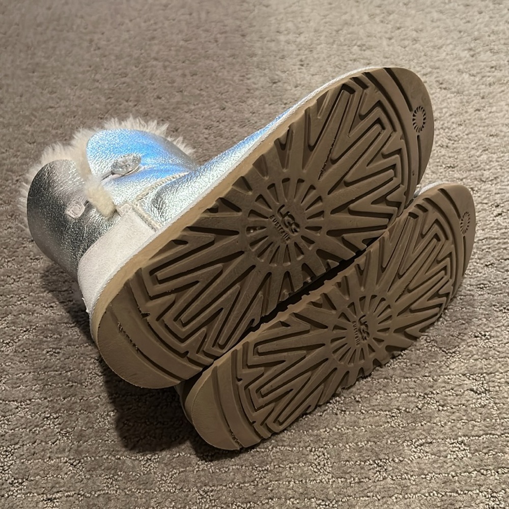 Silver Bailey Button Uggs - image 7